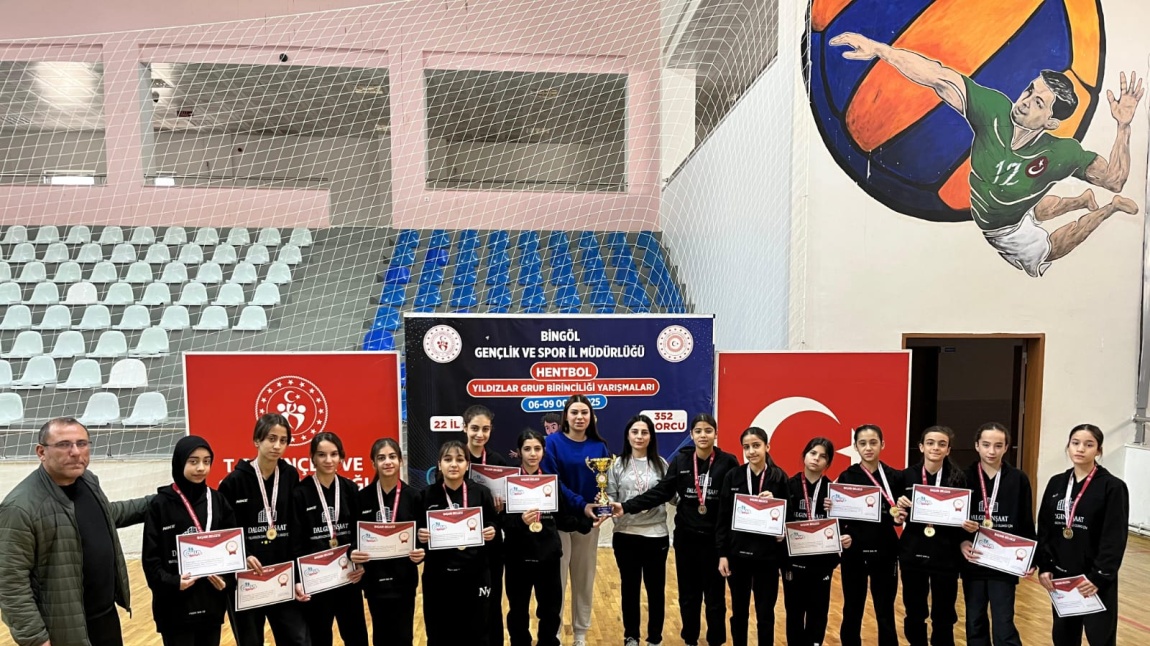 Hentbol Yıldız Kızlar Yarı Final Aşamasında...